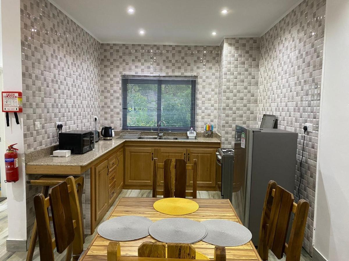 Jasmine Stay Self-Catering Apartments Victoria Luaran gambar